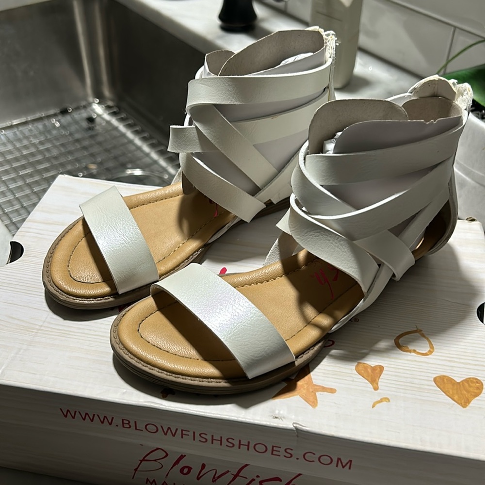 Girls pearl white sandals